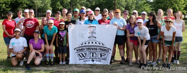 Women Throwing Frisbee WGE