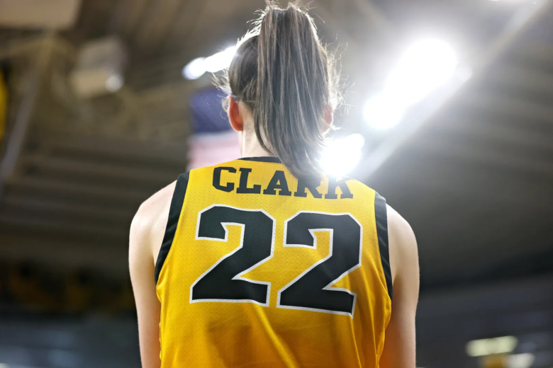 caitlin clark iowa basketball
